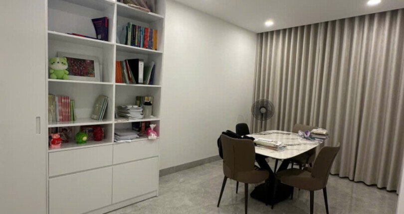 phong hoc lau 2 810x430 - Giá mua bán nhà Biệt thự nguyên căn kdc Thái Sơn Nhà Bè T10/2025