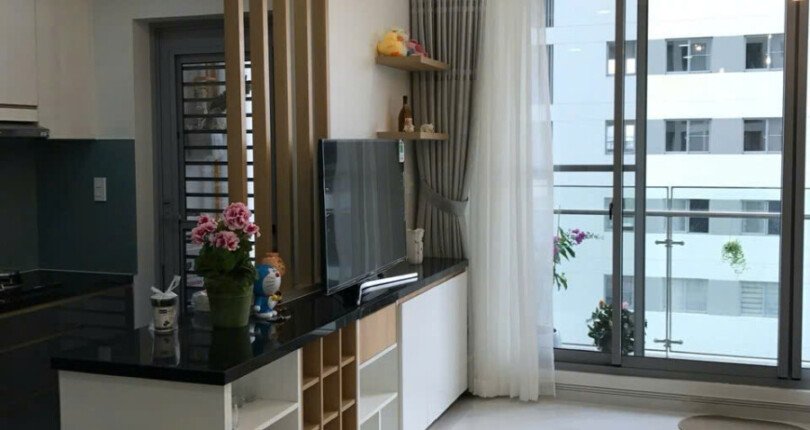 phong khach can ho ban 10 810x430 - Giá mua bán căn hộ 2pn tòa nhà C chung cư Green Valley phường Tân Mỹ T10/2025