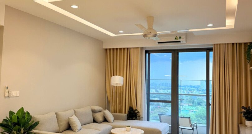 phong khach can ho ban 18 810x430 - Giá mua bán căn hộ 3pn tòa C chung cư Riverpark Premier phường Tân Hưng T10/2025