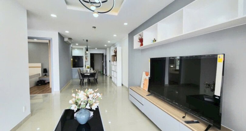 phong khach can ho ban 45 810x430 - Bán căn hộ 110m2, chung cư Scenic Valley 1, 03pn, giá 9.680 tỷ, nhà đẹp, đầy đủ nội thất.