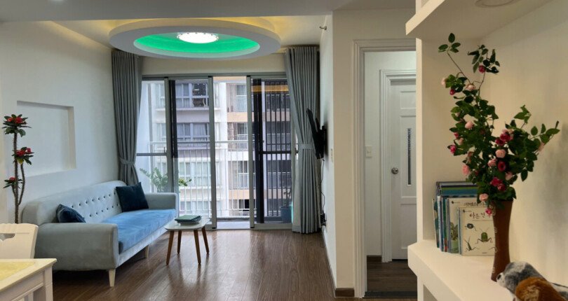 phong khach can ho ban 47 810x430 - Bán căn hộ 77m2, chung cư Scenic Valley 1, 02pn, giá 7.4 tỷ, nội thất đầy đủ, xem nhà dễ.