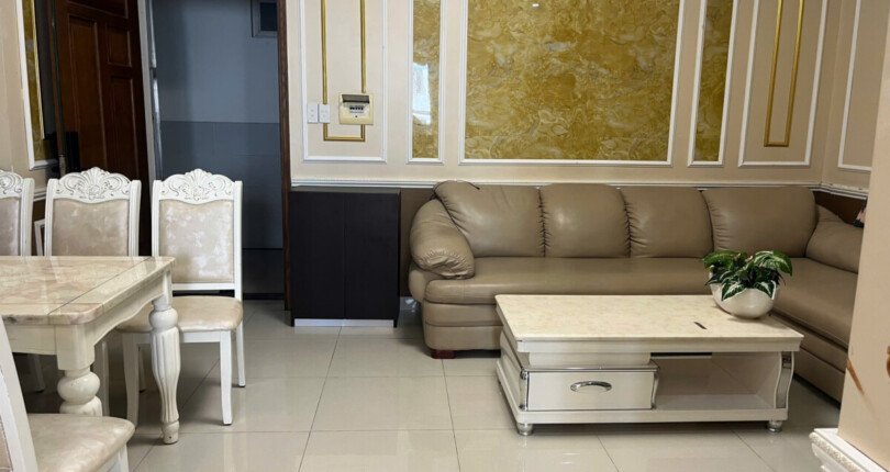 phong khach can ho ban 53 810x430 - Giá mua bán căn hộ 2pn tòa C2 chung cư Belleza phường Tân Mỹ T10/2025