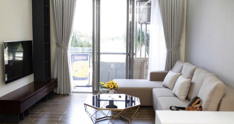 phong khach can ho ban 810x430 - Giá mua bán căn hộ 3pn view biệt thự chung cư Hưng Phúc Happy Residence t10/2025