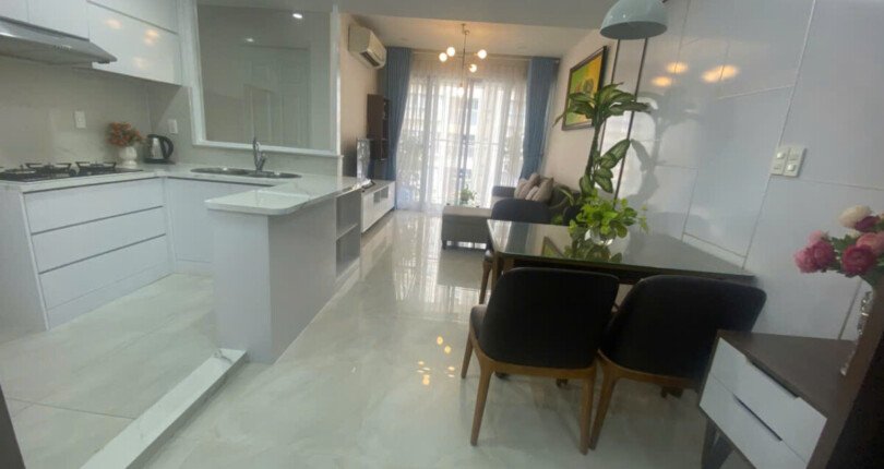 phong khach can ho can ban 1 810x430 - Bán căn hộ 02pn chung cư Scenic Valey 1, giá 6.5 tỷ, đầy đủ nội thất, xem nhà dễ.