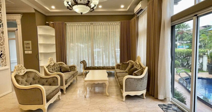phong khach nha biet thu cho thue 810x430 - Giá cho thuê nhà Biệt thự đơn lập 4pn có hồ bơi khu Mỹ Phú - Phú Mỹ Hưng T10/2025