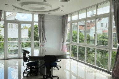 phong-lam-viec-rong-rai