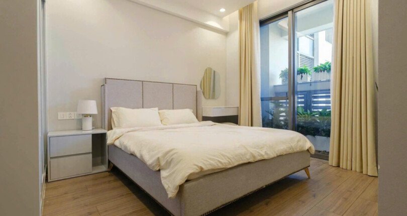 phong ngu can ho ban 27 810x430 - Giá mua bán căn hộ 04 tòa C view sông chung cư Riverpark Premier phường Tân Hưng T10/2025