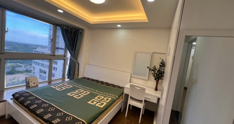 phong ngu can ho can ban 15 810x430 - Bán căn hộ 77m2, chung cư Scenic Valley 1, 02pn, giá 7.4 tỷ, nội thất đầy đủ, xem nhà dễ.