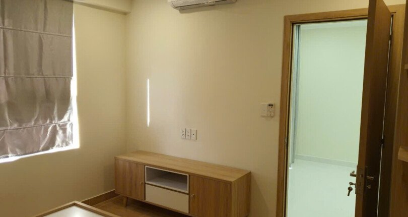 phong ngu lon 810x430 - Giá mua bán căn hộ 2pn tòa G chung cư Saigon South Residences Nhà Bè T10/2025