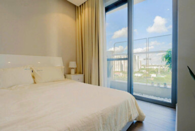 phong ngu lon co view lien ke song 385x258 - Giá mua bán căn hộ 04 tòa C view sông chung cư Riverpark Premier phường Tân Hưng T10/2025