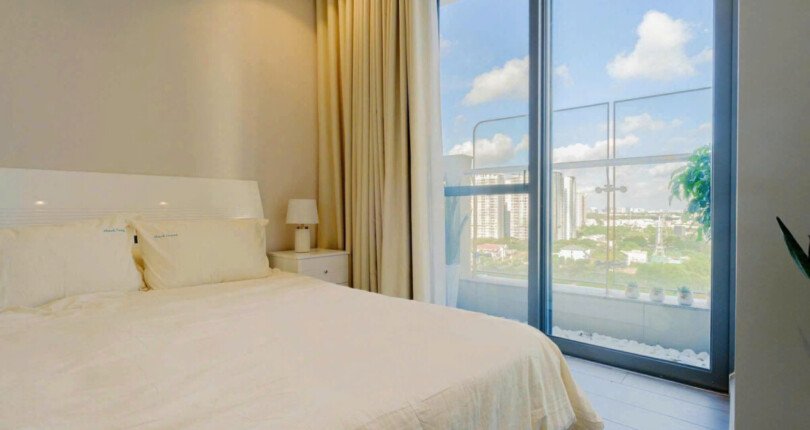 phong ngu lon co view lien ke song 810x430 - Giá mua bán căn hộ 04 tòa C view sông chung cư Riverpark Premier phường Tân Hưng T10/2025