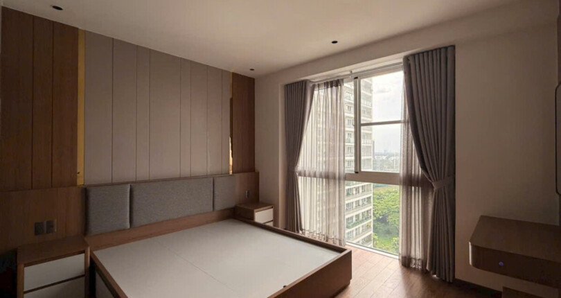 phong ngu master 1 810x430 - Giá cho thuê căn hộ 3pn tòa C chung cư Riverpark Residence phường Tân Hưng T10/2025