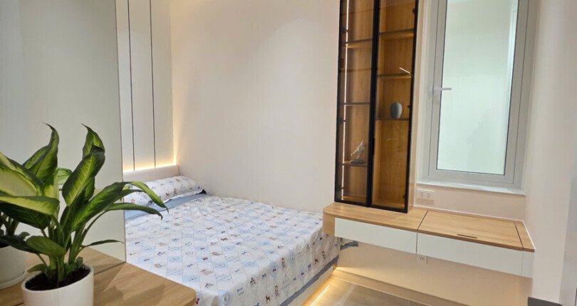 phong ngu master 3 810x430 - Giá mua bán căn hộ sân vườn tòa 6A chung cư Sky Garden 3 phường Tân Hưng T10/2025