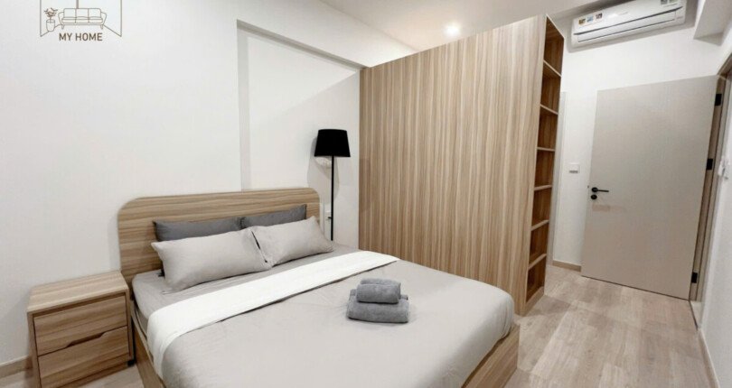 phong ngu master can ho ban 1 810x430 - Giá mua bán căn hộ 2pn tòa A view hồ bơi chung cư Cardinal Court Phú Mỹ Hưng T10/2025