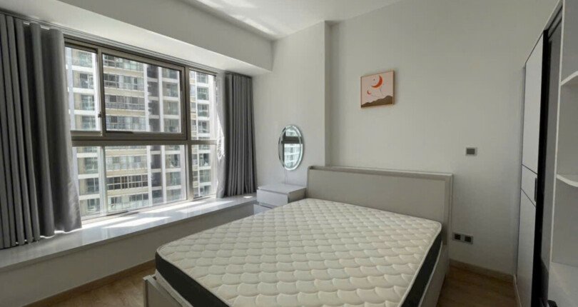 phong ngu master rong rai 810x430 - Giá mua bán căn hộ 2pn chung cư Midtown Phường Tân Mỹ T11/2025