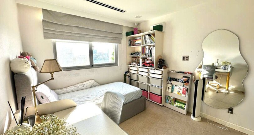 phong ngu nho 5 810x430 - Giá mua bán căn hộ 3pn chung cư Green Valley Phú Mỹ Hưng phường Tân Mỹ t10/2025