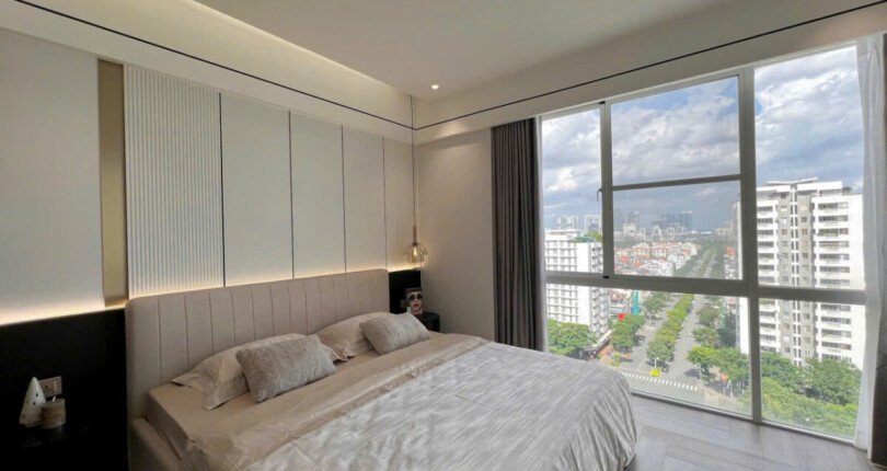 phong ngu thu 3 6 810x430 - Giá mua bán căn hộ 3pn tòa B chung cư Riverpark Residence phường Tân Hưng T10/2025