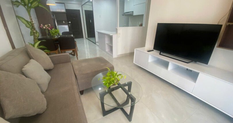phongg khach can ho ban 810x430 - Bán căn hộ 02pn chung cư Scenic Valey 1, giá 6.5 tỷ, đầy đủ nội thất, xem nhà dễ.