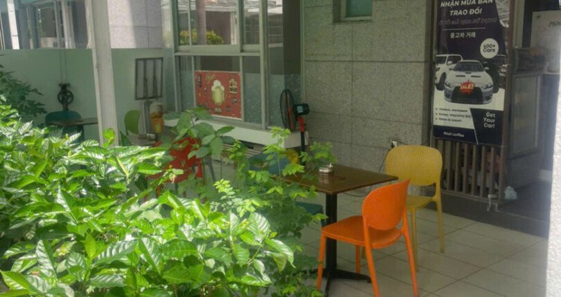 san vuon truoc can ho ban 810x430 - Giá mua bán căn hộ Ground House tầng trệt chung cư Scenic Valley 1 t10/2025