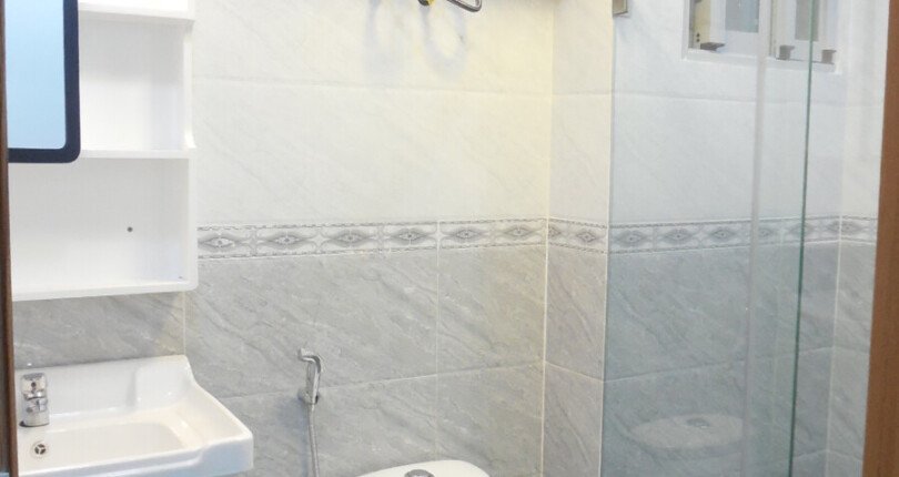 toilet can ho ban 1 810x430 - Giá mua bán căn hộ 2pn tòa H chung cư Scenic Valley 1 phường Tân Mỹ T10/2025