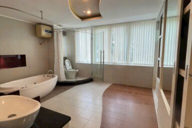 toilet-rong-rai-sang-trong