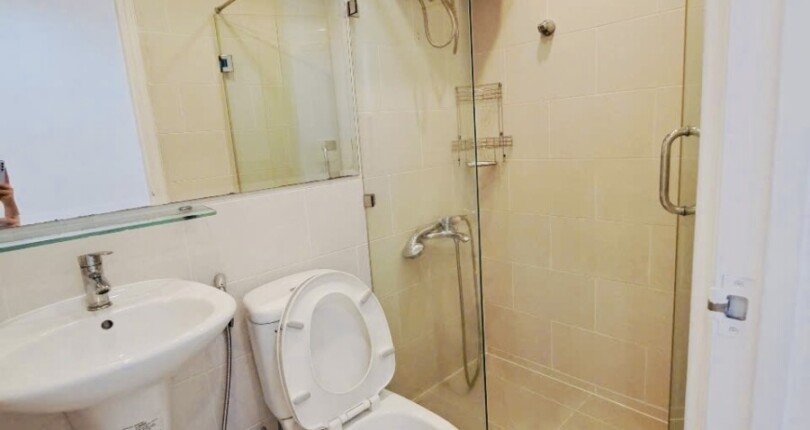 tollet can ho ban 3 810x430 - Cho thuê căn hộ chung cư Sky Garden 3, 68m2, giá 15tr/tháng, nội thất đầy đủ, xem nhà dễ.
