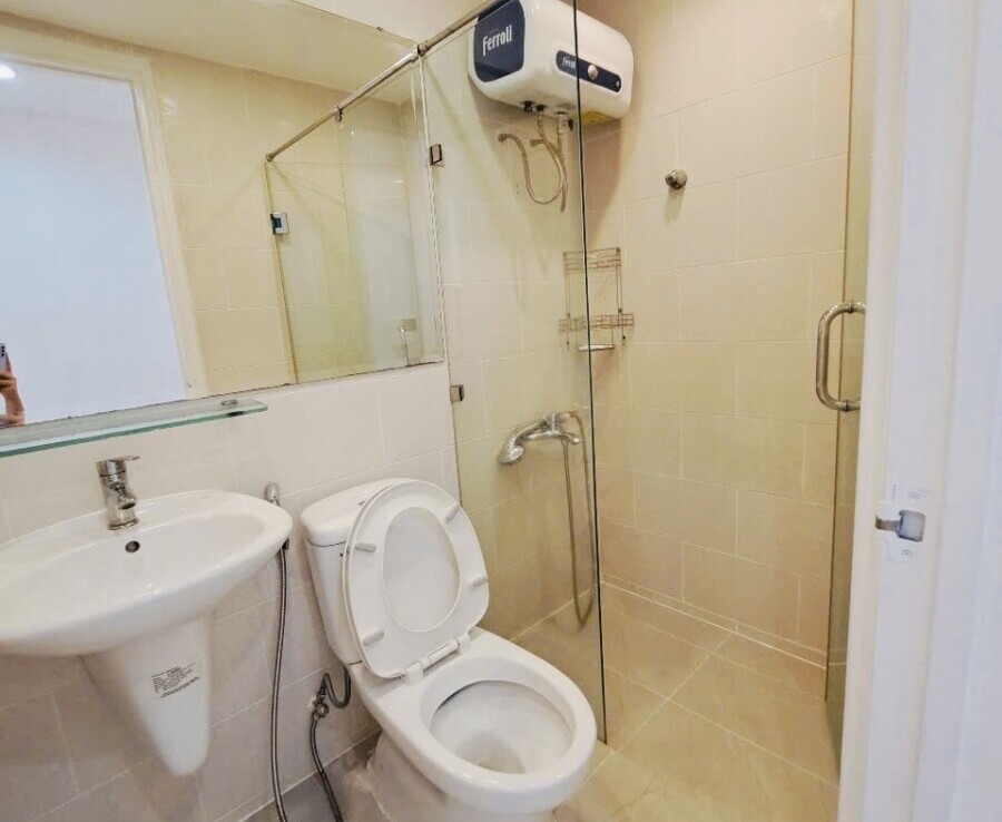 tollet can ho ban 3 900x738 - Cho thuê căn hộ chung cư Sky Garden 3, 68m2, giá 15tr/tháng, nội thất đầy đủ, xem nhà dễ.