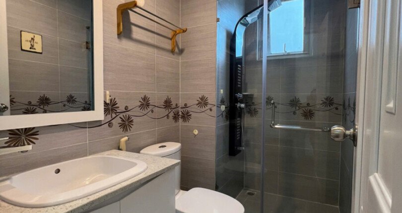 tollet can ho ban 9 810x430 - Bán căn hộ 77m2, chung cư Scenic Valley 1, 02pn, giá 7.4 tỷ, nội thất đầy đủ, xem nhà dễ.