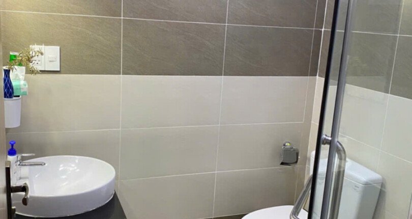 tollet can ho cho thue 1 810x430 - Cho thuê căn hộ chung cư Scenic Valley 2, diện tích 77m2, 02pn, giá 21tr/tháng, nhà đẹp, view Đông Nam.