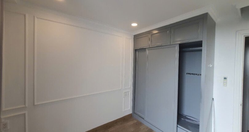 tu quan ao trong phong lon 810x430 - Bán gấp căn hộ 2pn view biệt thự lầu cao chung cư Hưng Phúc giá 7,550 tỷ có ô xe