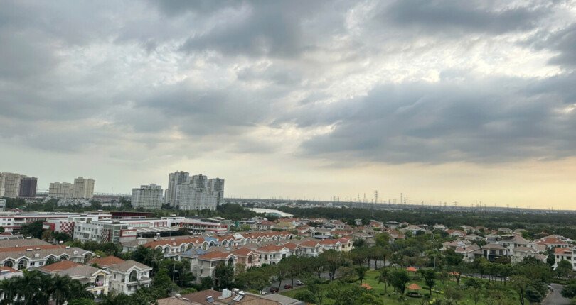 view phong khach can ho ban 810x430 - Giá mua bán căn hộ 3pn tòa C chung cư Hưng Phúc Happy Residence T10/2025