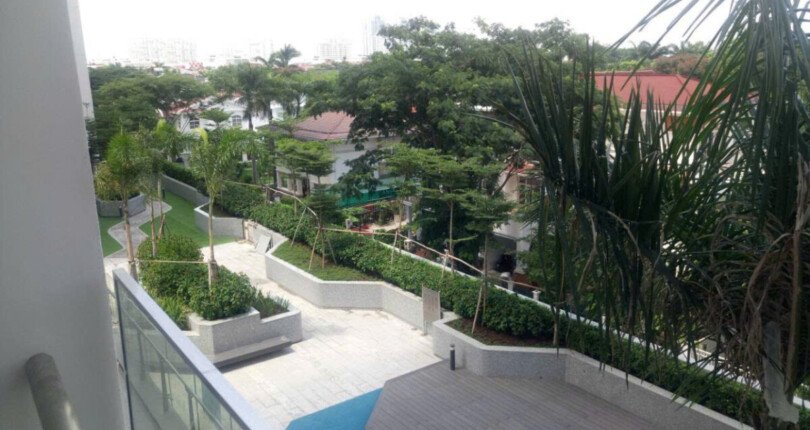 view tu ban cong can ho ban 810x430 - Giá mua bán căn hộ 3pn view biệt thự chung cư Hưng Phúc Happy Residence t10/2025