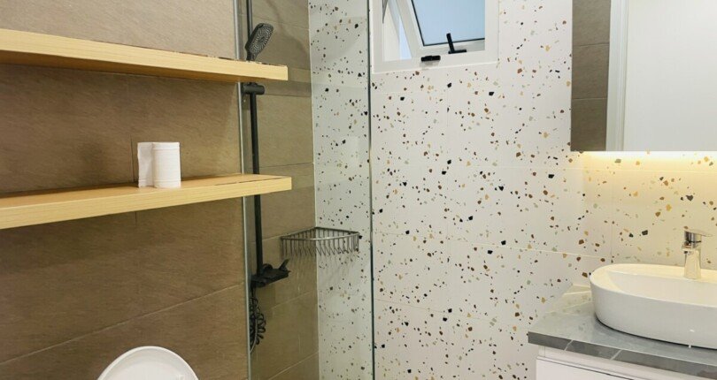 Tollet can ho ban 2 810x430 - Bán căn hộ chung cư Grand View, 118m2, 03pn, giá 11,2 tỷ, nội thất đầy đủ, nhà đang có hợp đồng thuê.