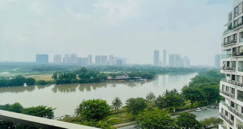 balcon truc dien song 810x430 - Giá mua bán căn hộ 3pn view sông chung cư The Panorama phường Tân Hưng T11/2025