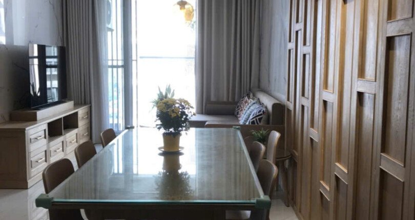 ban an 4 ghe rong rai 810x430 - Giá mua bán căn hộ 2pn 77m2 tòa H chung cư Scenic Valley 1 phường Tân Mỹ T11/2025