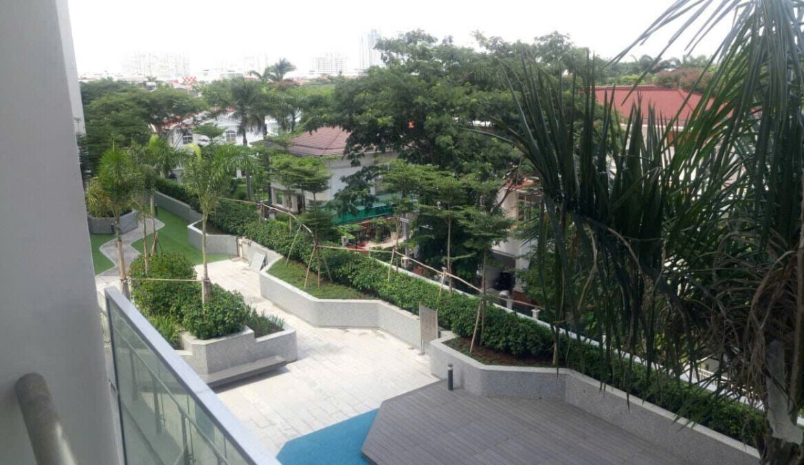 ban cong can ho ruc dien khu biet thu my phu va pho di bo lau 2 1170x676 - Giá mua bán căn hộ 3pn số 07 tòa A chung cư Hưng Phúc Happy Residence phường Tân Mỹ T11/2025