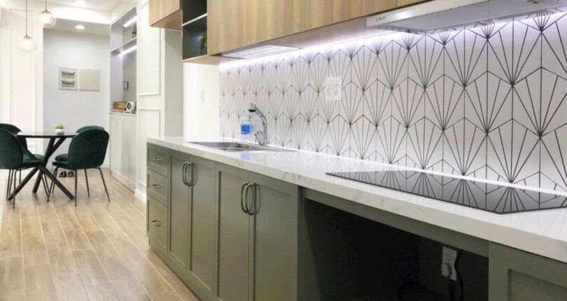 bep can ho ban 27 810x430 - Giá mua bán căn hộ 2pn view biệt thự có ô xe chung cư Hưng Phúc Happy Residence t12/2025