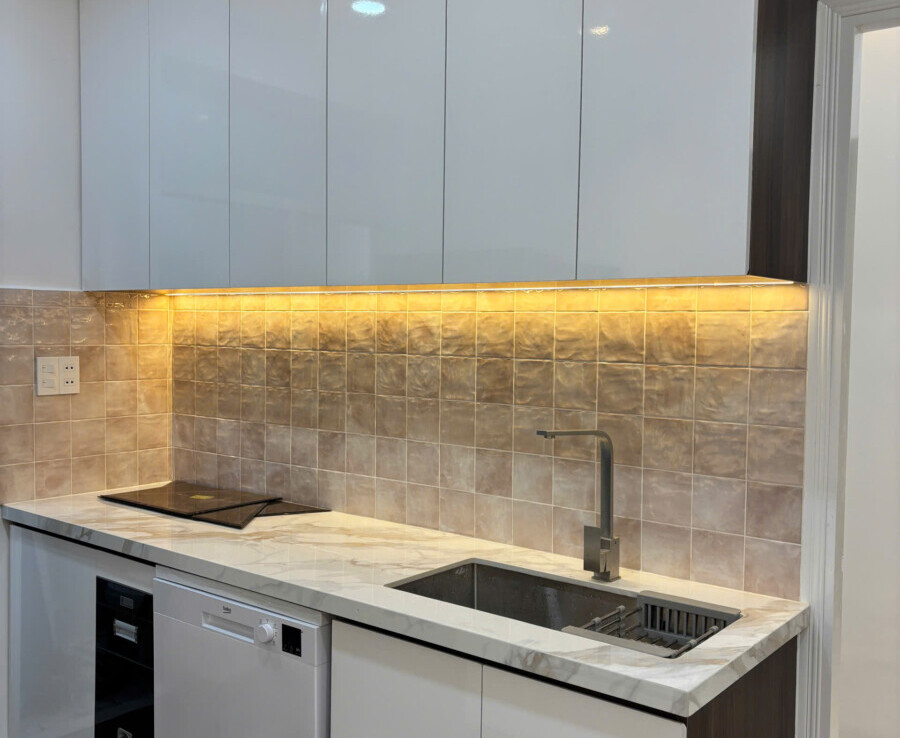 bep can ho ban 7 900x738 - Bán căn hộ chung cư Sky Garden 3, diện tích 68m2, giá 5.4 tỷ , nhà đẹp, nội thất cao cấp.