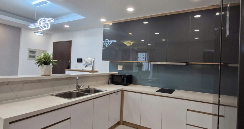 bep rong rai trong can ho ban 810x430 - Giá mua bán căn hộ 2pn tòa nhà A chung cư Hưng Phúc Happy Residence phường Tân Mỹ T11/2025