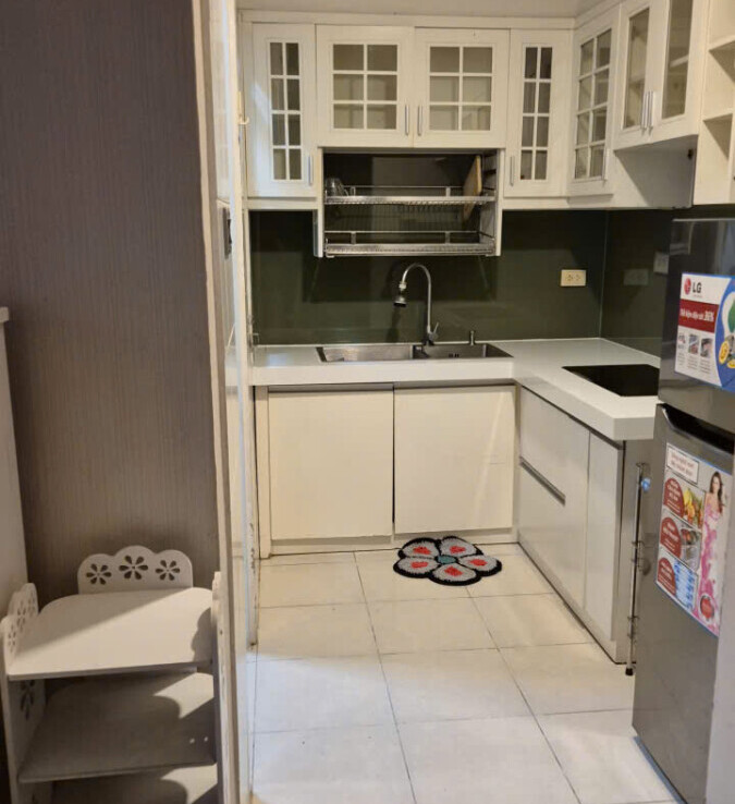 bep trong can ho ban 675x738 - Giá mua bán căn hộ 2pn lầu 6 chung cư Phú Mỹ Vạn Phát Hưng phường Tân Mỹ T11/2025