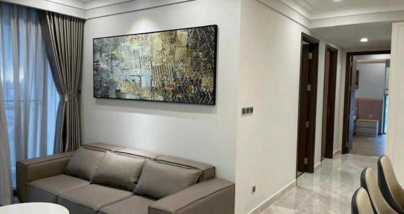 can canh phong khach can ho 810x430 - Giá mua bán căn hộ 3pn view sông tòa A chung cư Midtown Phú Mỹ Hưng T11/2025