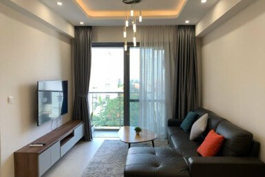 can-canh-phong-khach-can-ho-ban