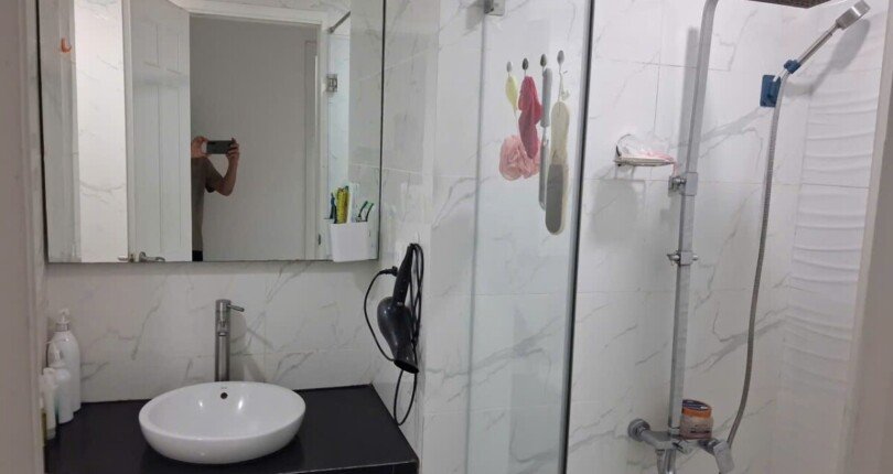 can ho ban co 2 toilet hoan thien nhu hinh 1 810x430 - Giá mua bán căn hộ 2pn lầu 20 chung cư Green Valley phường Tân Mỹ T11/2025