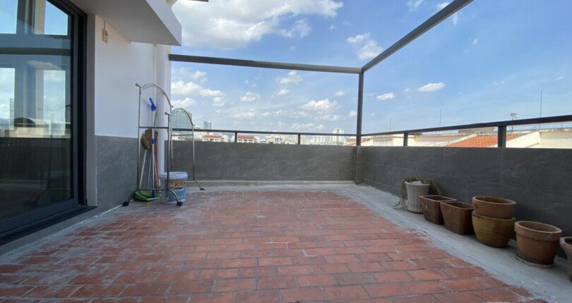 can ho ban co ban cong san thuong rong rai 810x430 - Giá mua bán căn hộ Duplex sân vườn tòa 4c chung cư Mỹ An phường Tân Hưng T11/2025