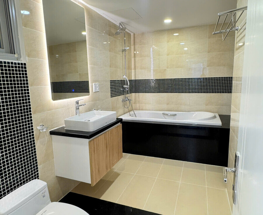 can ho co 2 nha tam day du trang thiet bi 900x738 - Giá mua bán căn hộ 3pn - 133m2 tòa B chung cư Scenic Valley 1 phường Tân Mỹ T11/2025