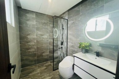 can-ho-co-2-nha-tam-hoan-thien-nhu-hinh