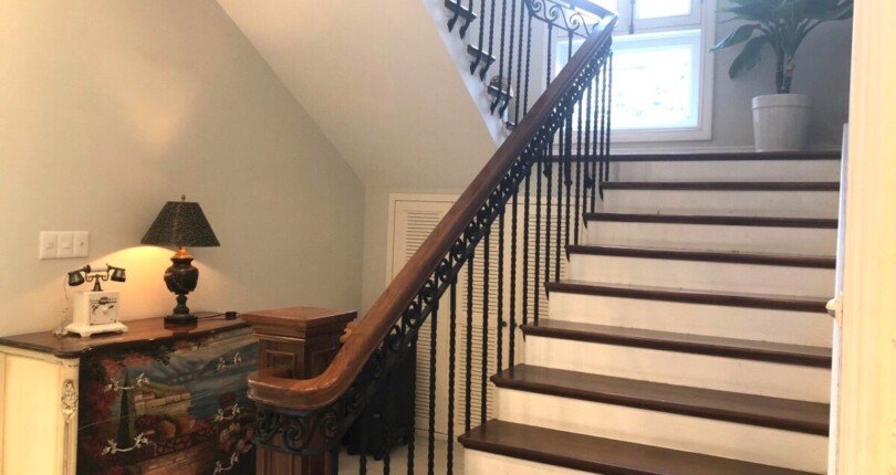 cau thang bo len lau 1 810x430 - Giá mua bán nhà Biệt thự đơn lập nguyên căn có hồ bơi Nội khu Nam Thiên 3 phường Tân Hưng T11/2025