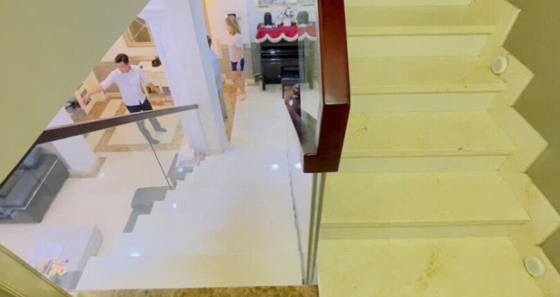 cau thang bo len lau tren 810x430 - Giá mua bán tòa nhà Biệt thự liền kề mặt Đường số 16khu phố Mỹ Văn phường Tân Mỹ T12/2025