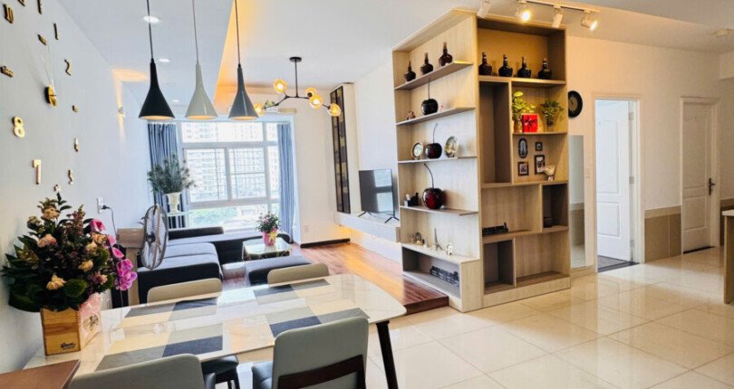 cho thue can ho sky 2 810x430 - Cho thuê căn hộ Sky Garden 2. Căn góc 91m2 Thiết kế 2 Phòng ngủ-2wc- Nội thất mới- View hồ bơi- Giá 22 Triệu/Tháng