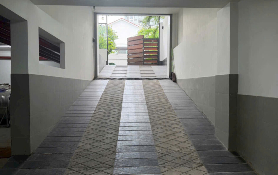 cua ham biet thu ban 1170x738 - Giá mua bán nhà Biệt thự nguyên căn Nội khu Nam Thiên 1 phường Tân Hưng T11/2025